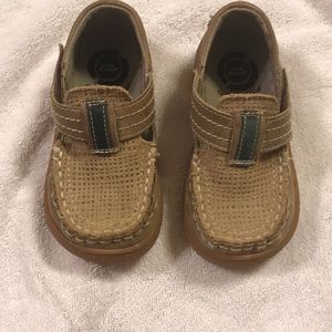 Livie and Luca Velcro’s leather shoes